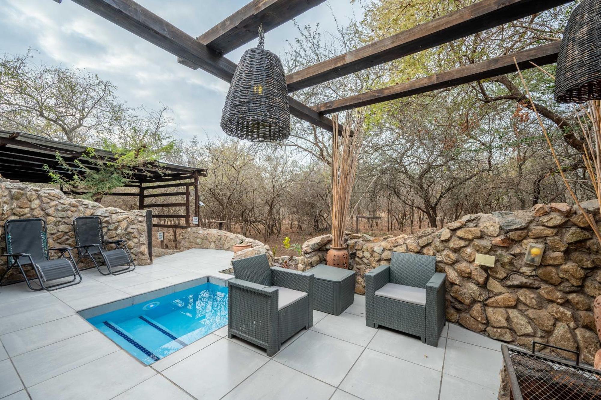Foxy Crocodile Bush & Kruger Safari's - No Loadshedding Lodge Marloth Park
