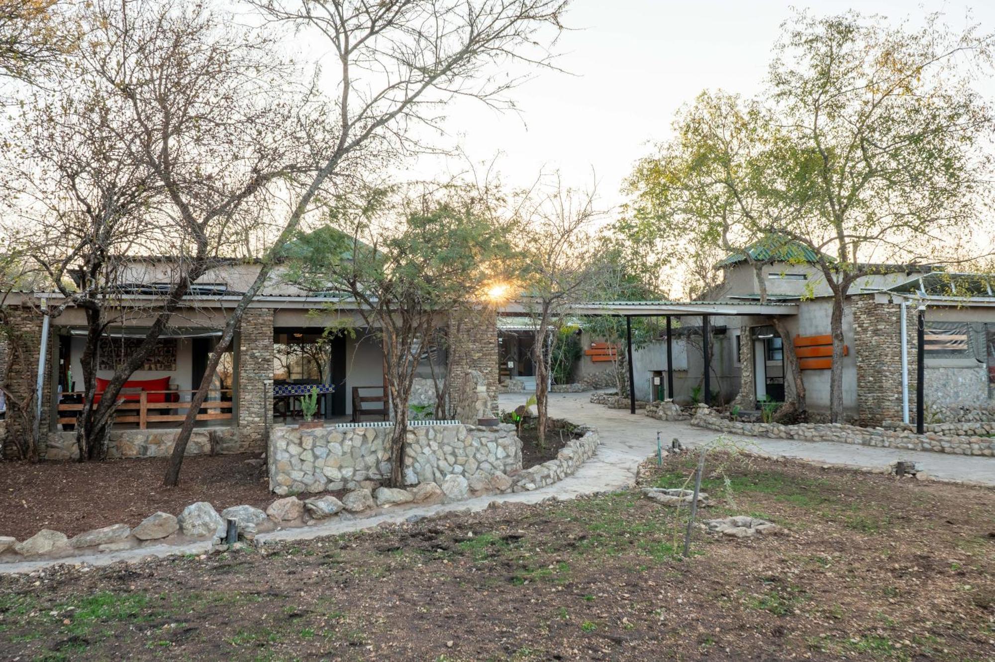 Lodge Foxy Crocodile Bush & Kruger Safari's - No Loadshedding