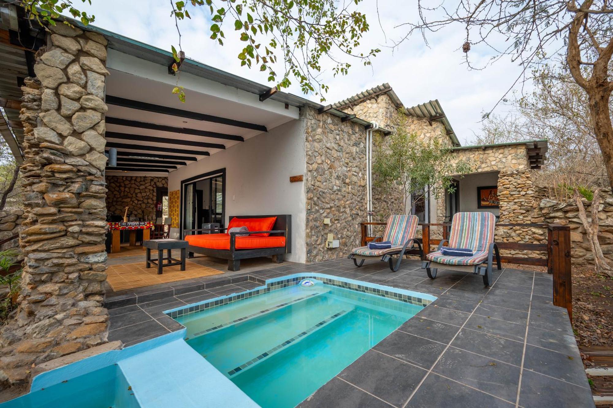 Foxy Crocodile Bush & Kruger Safari's - No Loadshedding Lodge