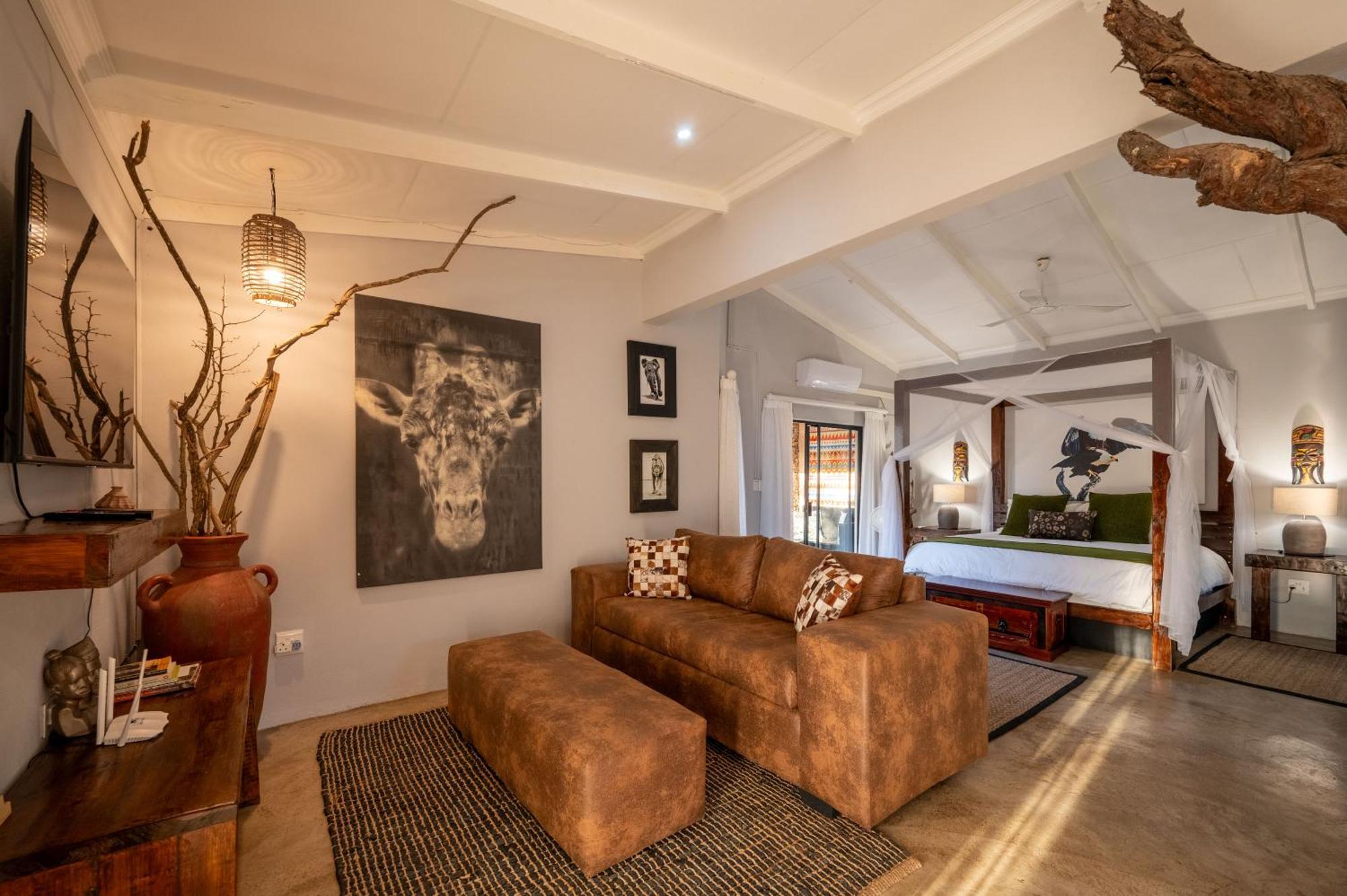 Foxy Crocodile Bush & Kruger Safari's - No Loadshedding Lodge *