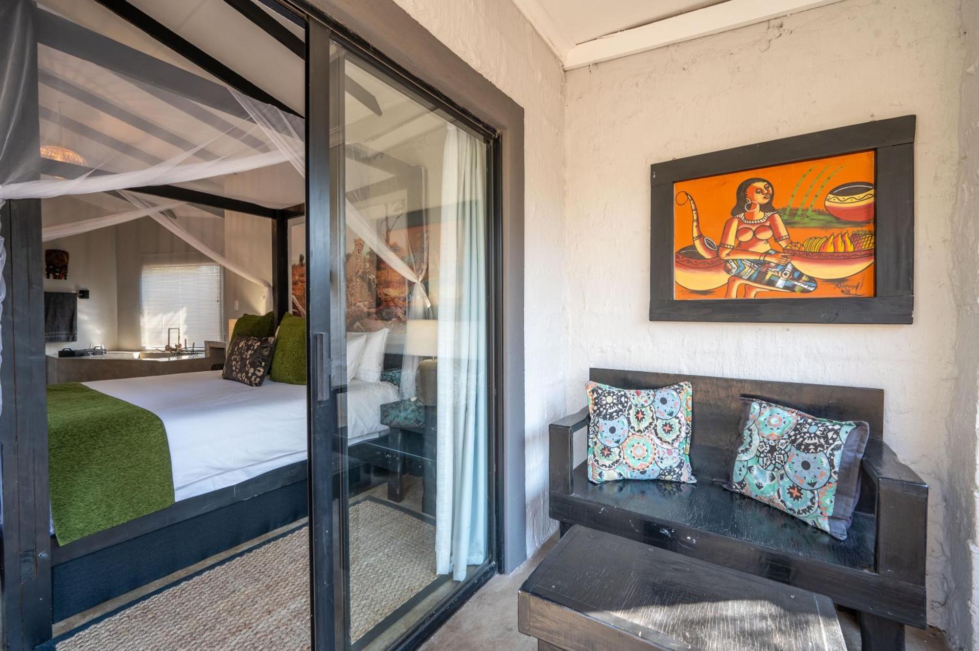Foxy Crocodile Bush & Kruger Safari's - No Loadshedding Lodge Marloth Park