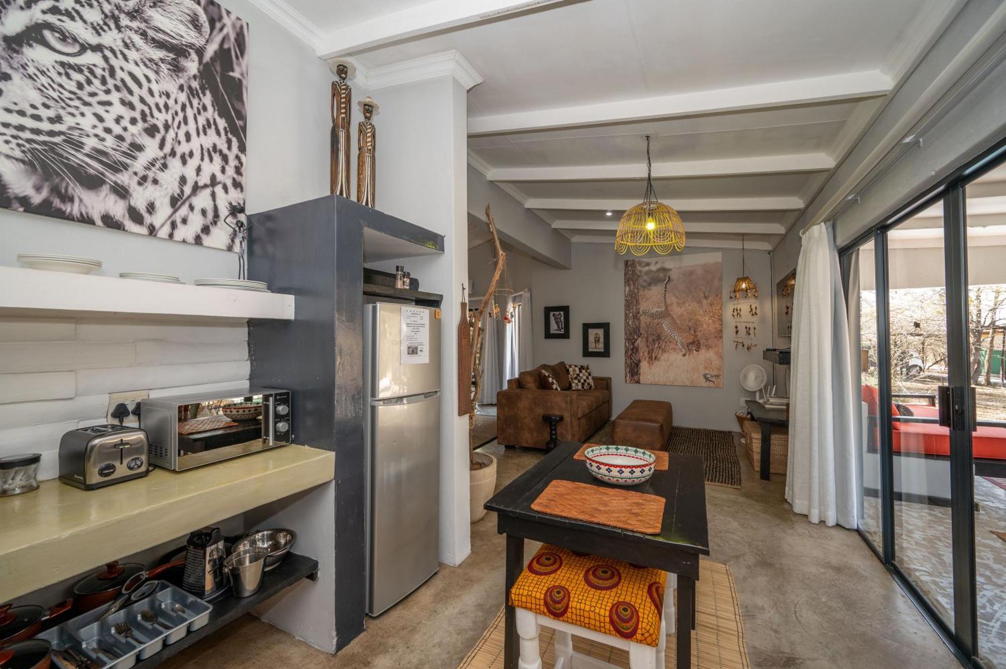 Foxy Crocodile Bush & Kruger Safari's - No Loadshedding Lodge *