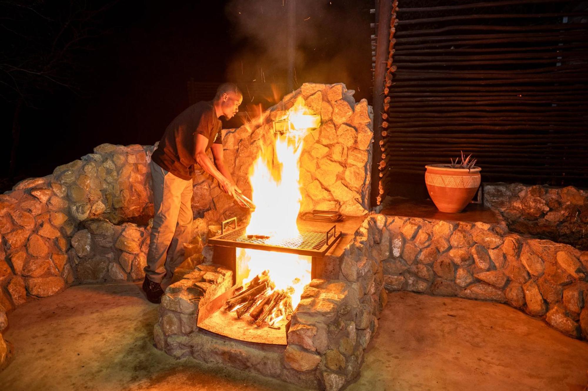 Foxy Crocodile Bush & Kruger Safari's - No Loadshedding Marloth Park
