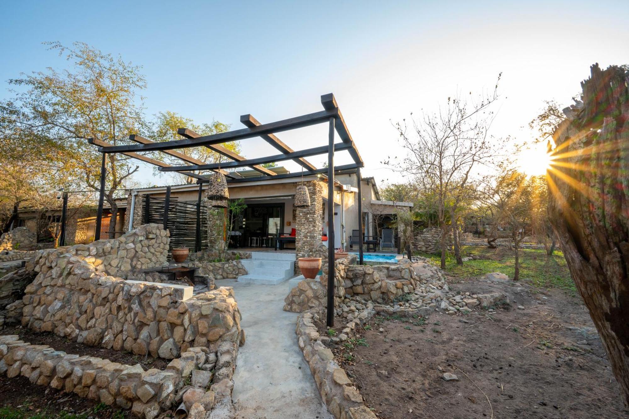 Lodge Foxy Crocodile Bush & Kruger Safari's - No Loadshedding Marloth Park