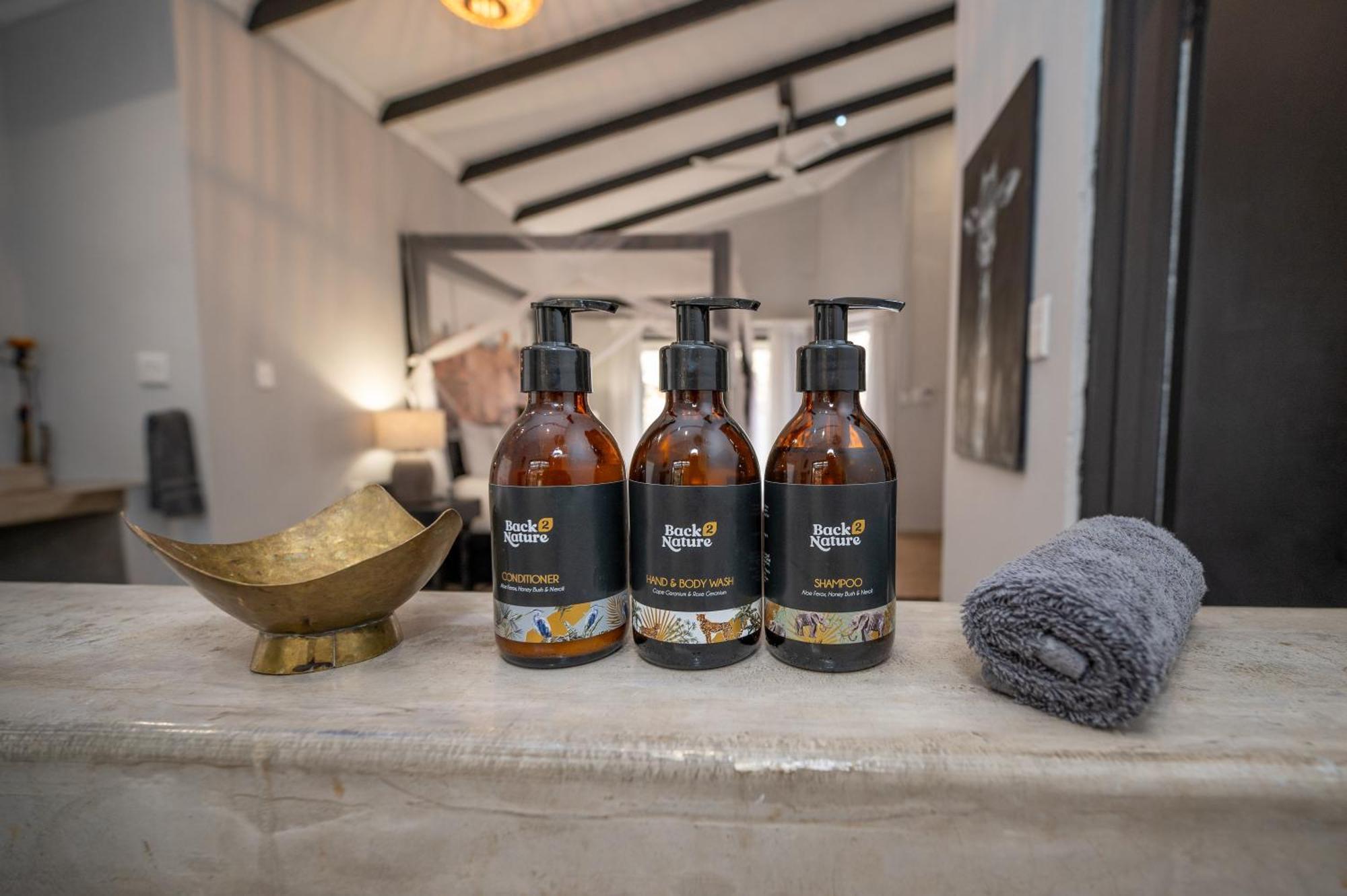 Foxy Crocodile Bush & Kruger Safari's - No Loadshedding Lodge *