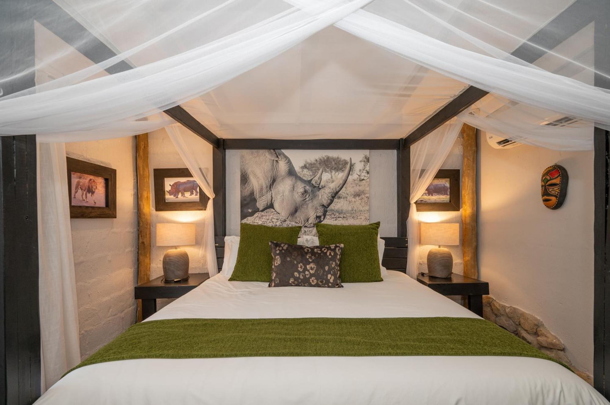Foxy Crocodile Bush & Kruger Safari's - No Loadshedding Lodge