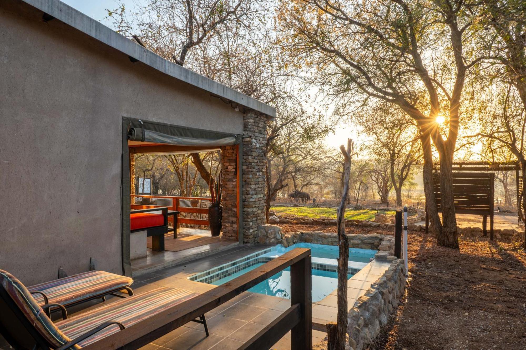 Foxy Crocodile Bush & Kruger Safari's - No Loadshedding Lodge *