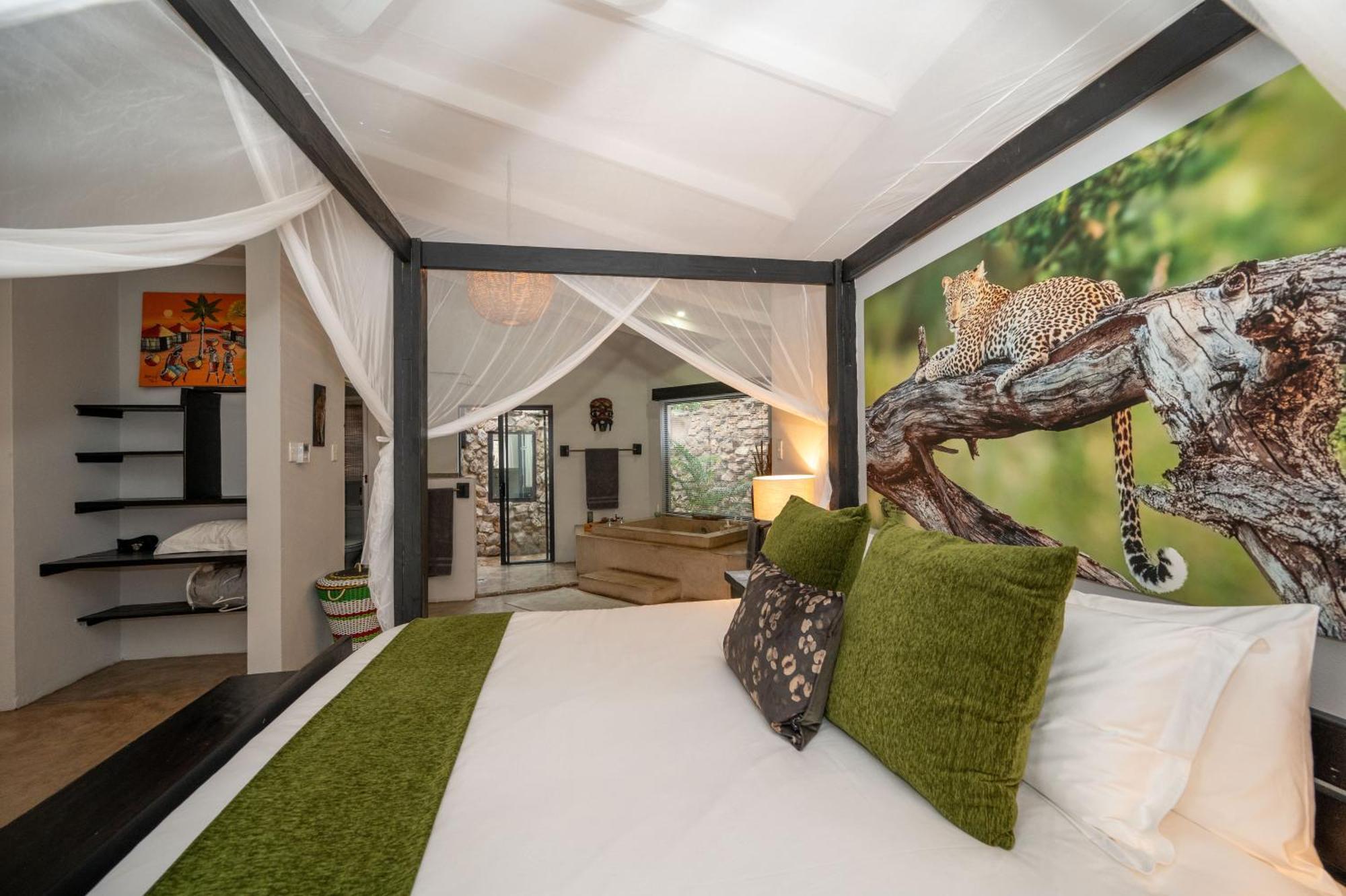 Lodge Foxy Crocodile Bush & Kruger Safari's - No Loadshedding *