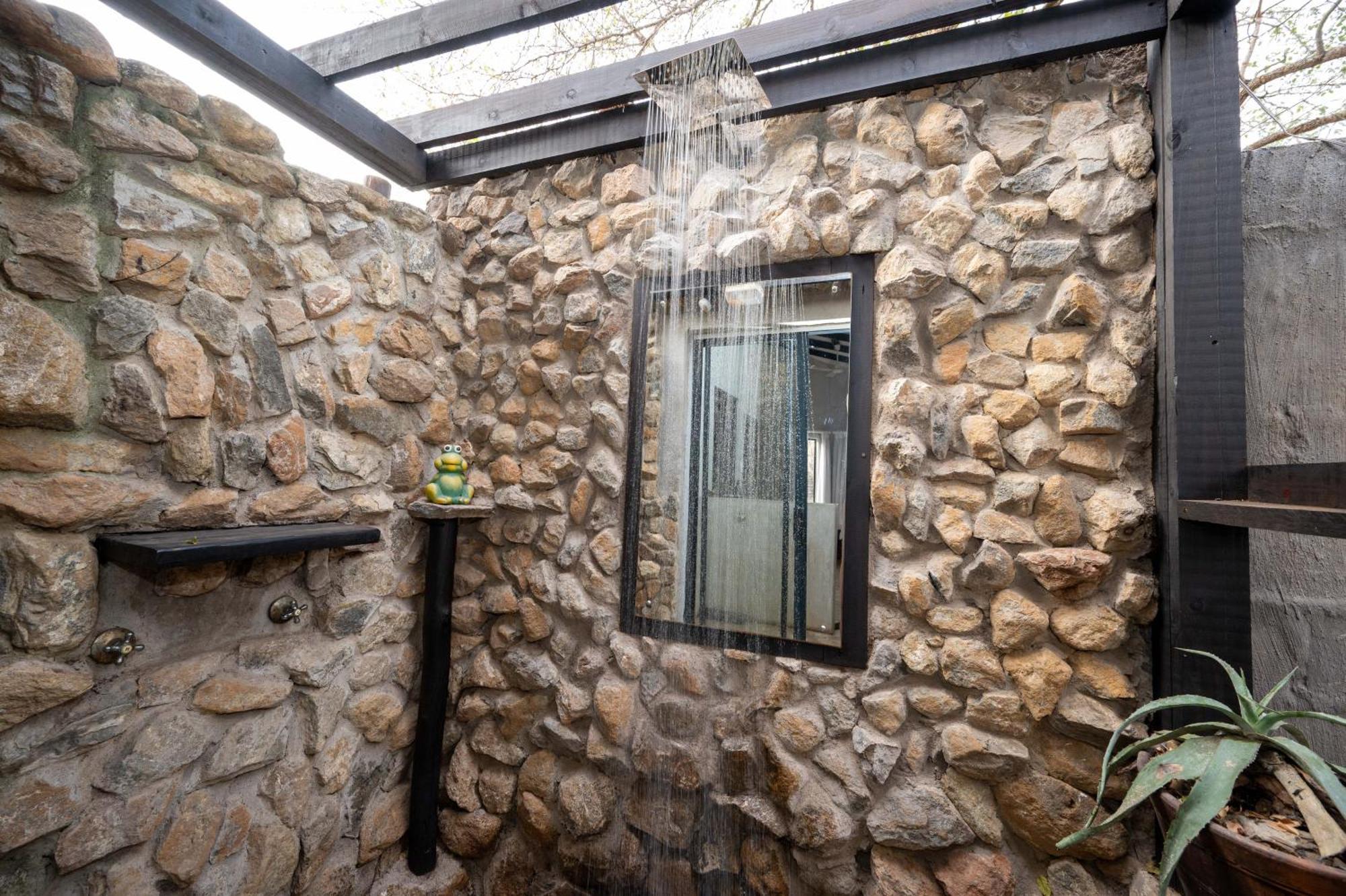 Lodge Foxy Crocodile Bush & Kruger Safari's - No Loadshedding *