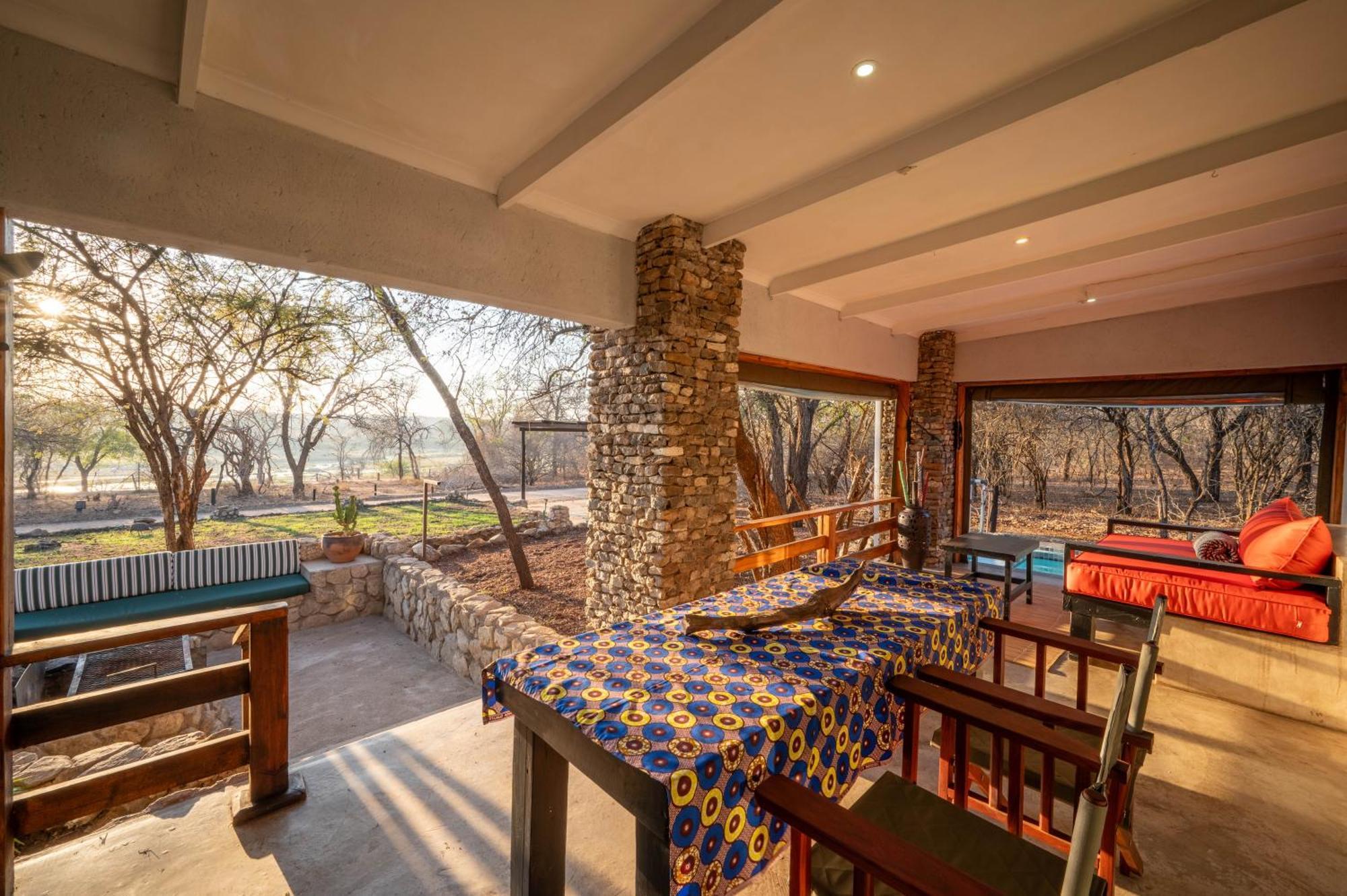 Foxy Crocodile Bush & Kruger Safari's - No Loadshedding Lodge Marloth Park