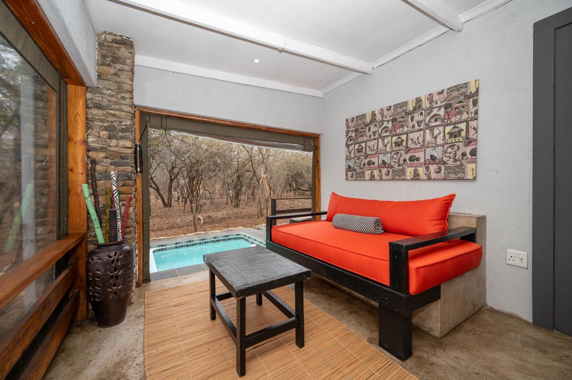 Foxy Crocodile Bush & Kruger Safari's - No Loadshedding *