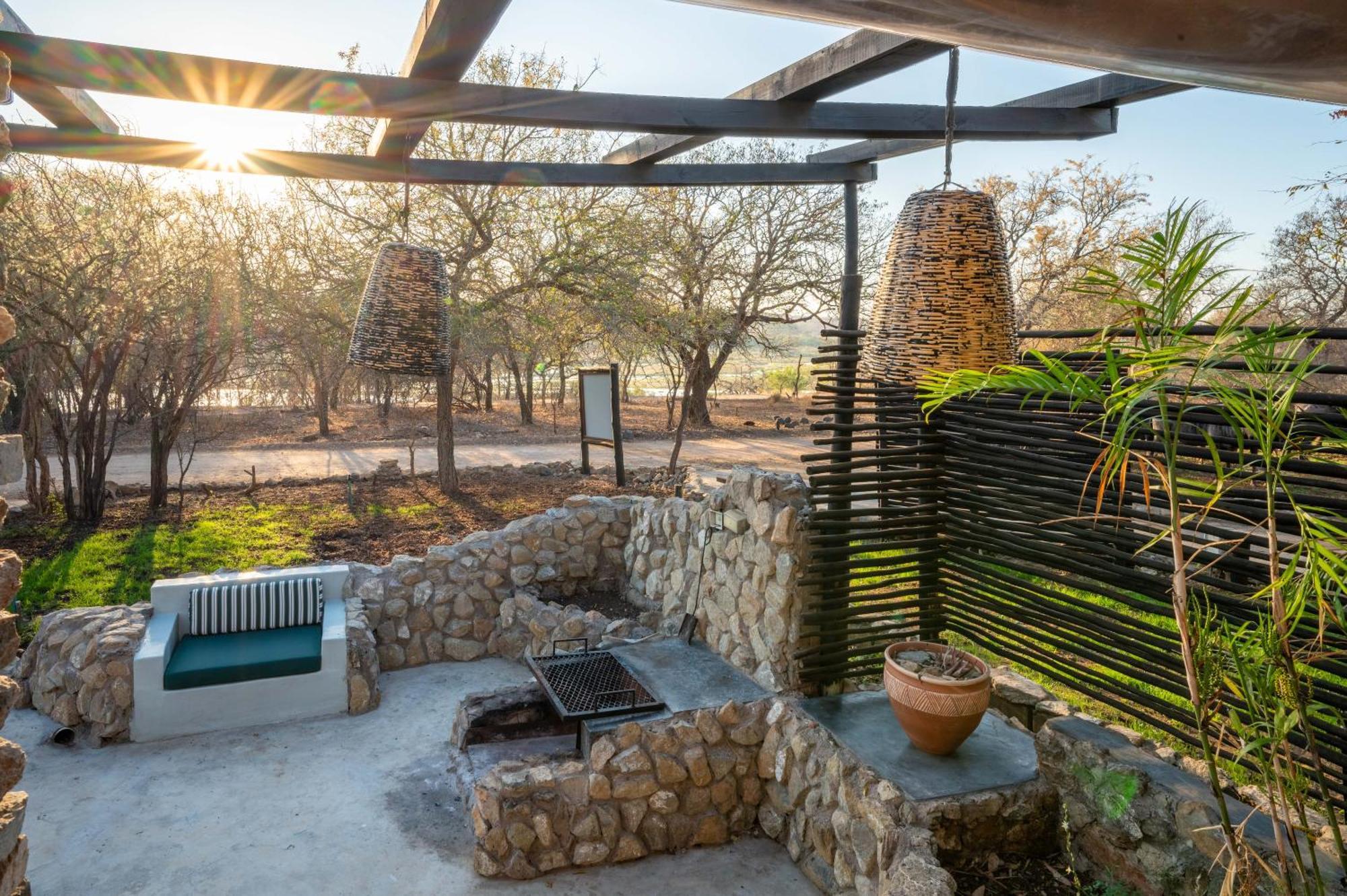 Foxy Crocodile Bush & Kruger Safari's - No Loadshedding Marloth Park