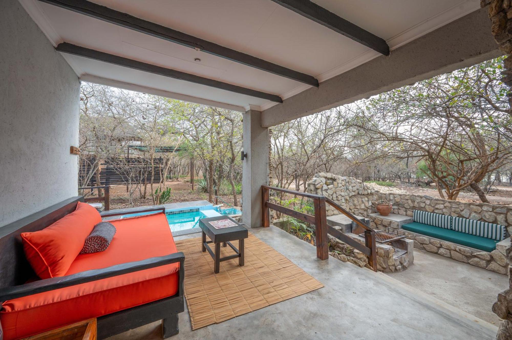 Foxy Crocodile Bush & Kruger Safari's - No Loadshedding Lodge Marloth Park